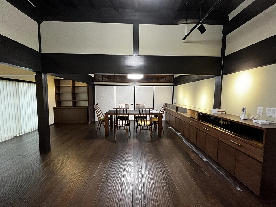 完成間近の家は、見違えるほど広々とした空間となっていました