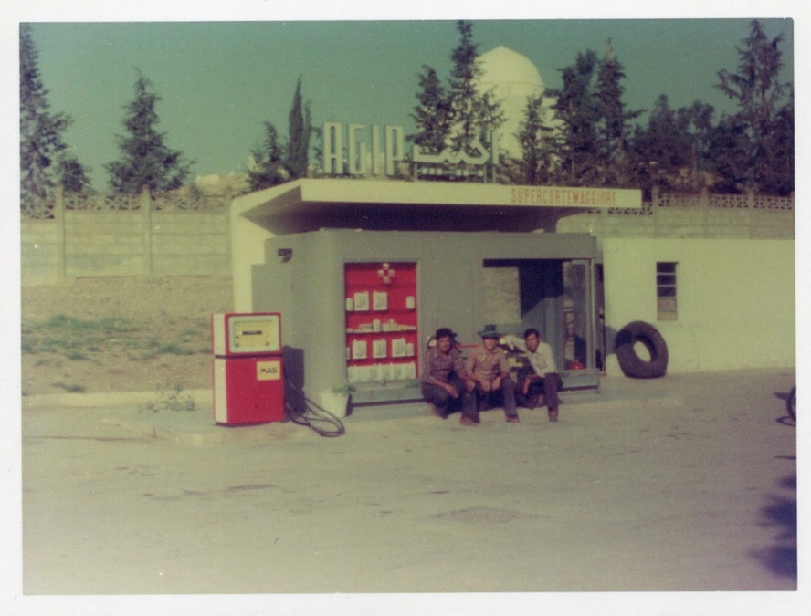 自転車乗りのスペイン・アフリカ紀行(3) アフリカ：チュニジアのガソリンスタンドでサッカー