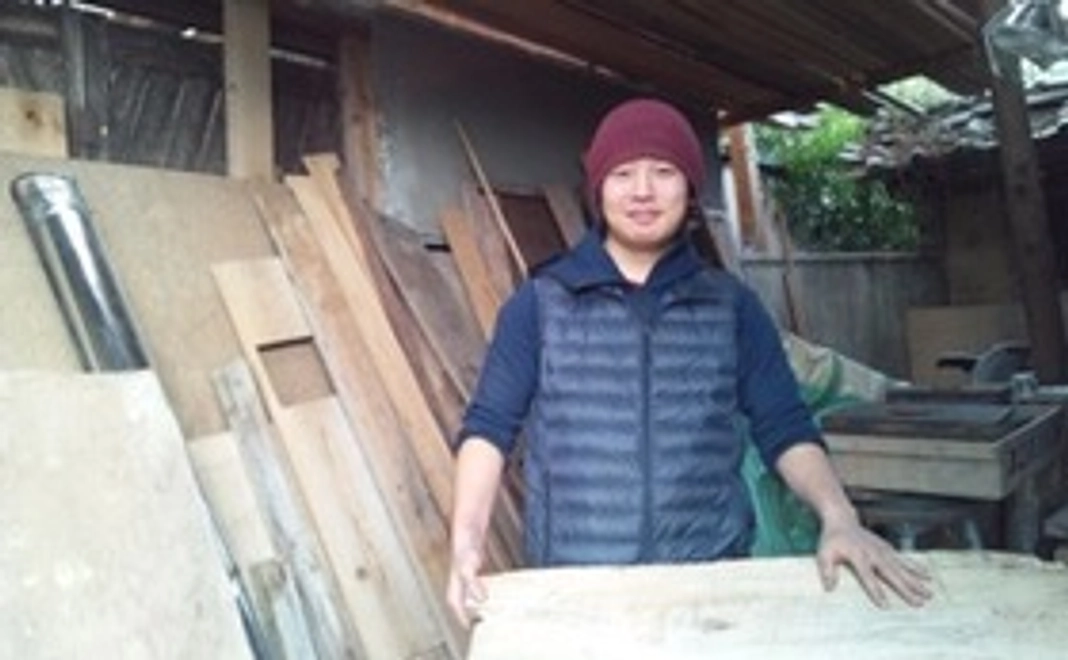 大名支援：木漆工芸を志す若い職人が、丹精込めて彫るお盆！