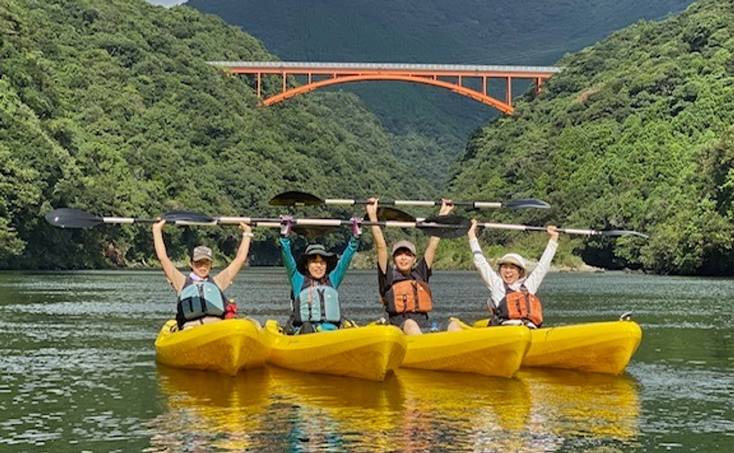 屋久島の清流はぐむ安房川での半日カヌ－体験に招待。