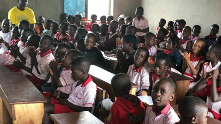 故郷のガーナに教育の普及を！文房具から始まる、未来への支援。
