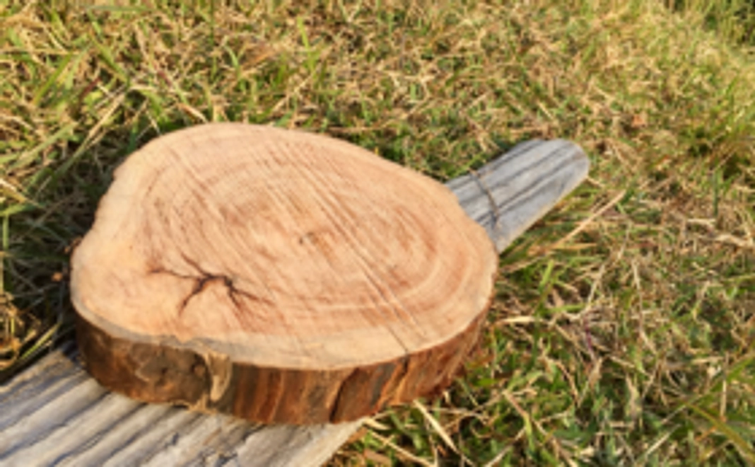 現場で得た材で「鍋敷き」