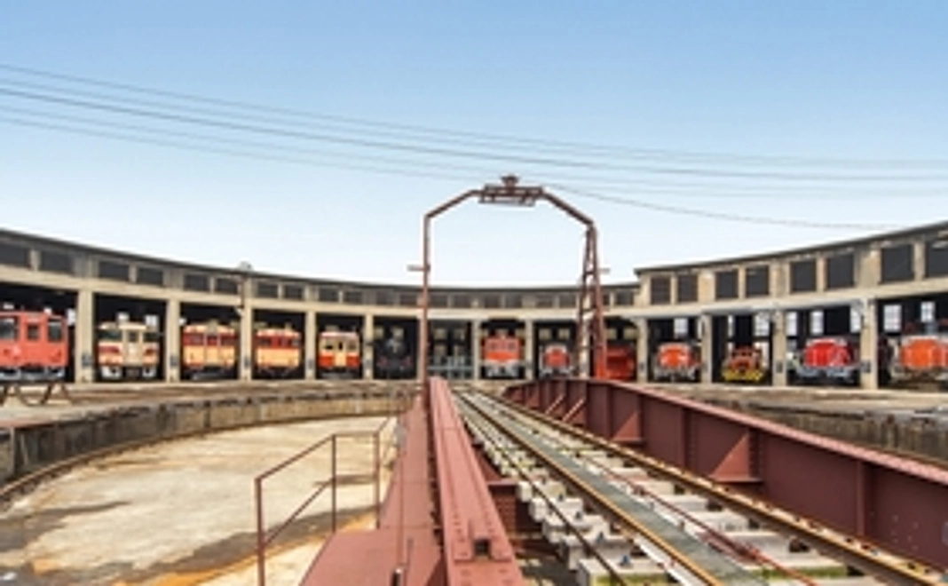 A．津山まなびの鉄道館年間パスポートコース