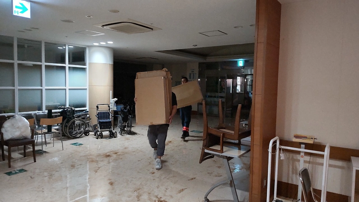 福岡県久留米市の病院に非常用簡易トイレを届けました