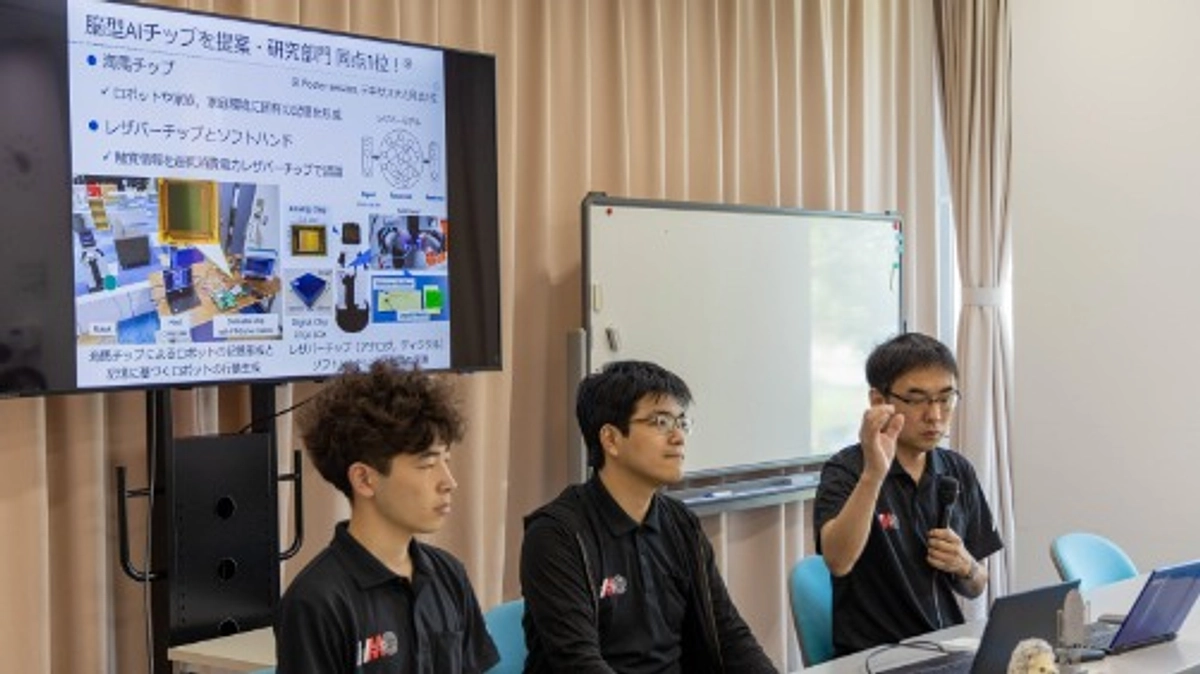 ロボカップ世界大会準優勝，成果報告会を実施しました．