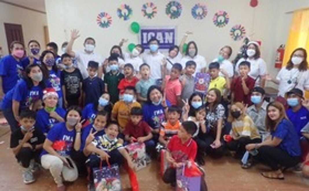 カリエの挑戦を見守る