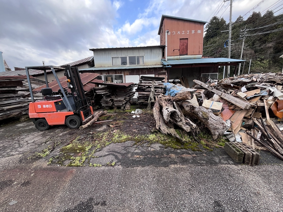 材料の片付けを進めています