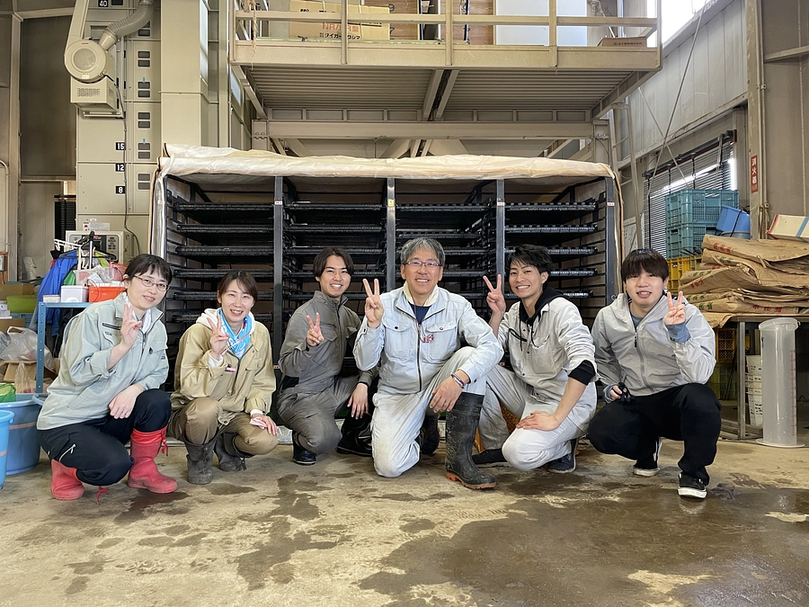 新品種育成に向けて種まき作業を終え、イネのシーズン開始です