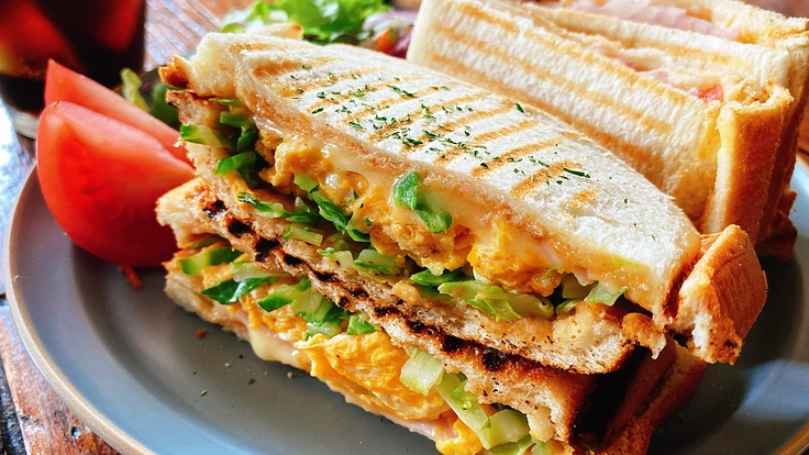 身体も喜ぶ無農薬野菜と米粉パンのホットサンド