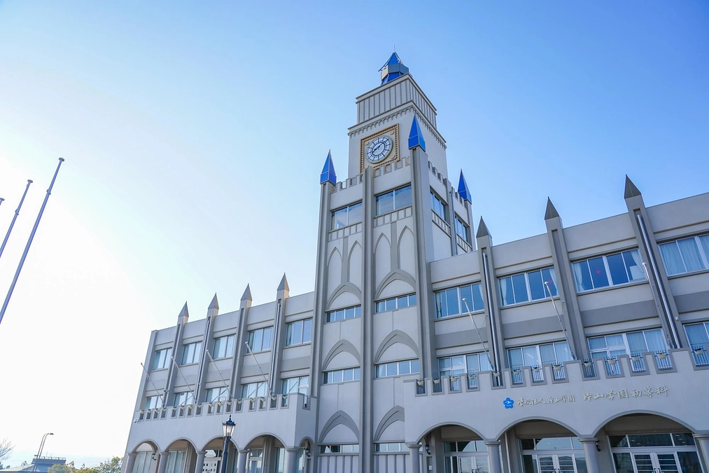 片山学園初等科様に寄付させていただくこととなりました！！