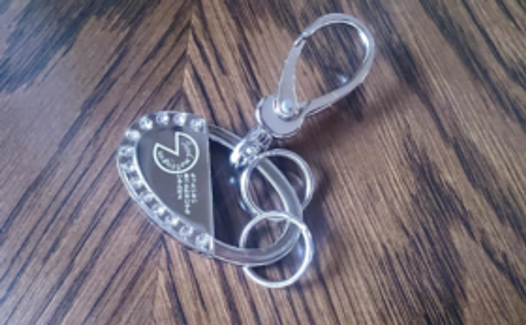 スワロスキーの入ったデザインで人気のキーホルダー♡サンクスレター♡エコクッキングレシピ♡