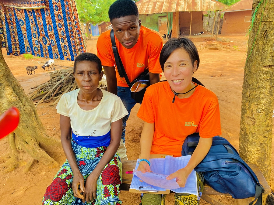 村へのアンケート巡回。