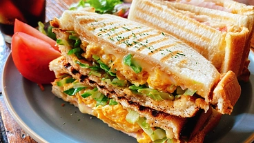 身体も喜ぶ無農薬野菜と米粉パンのホットサンド のトップ画像