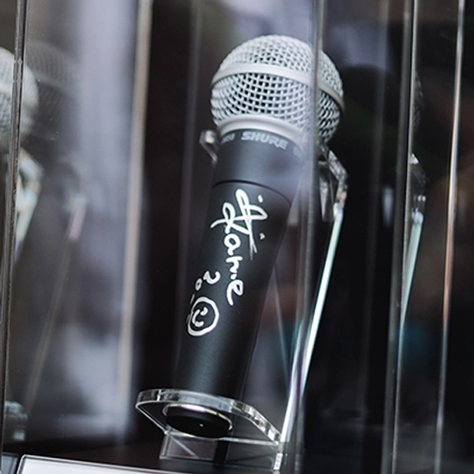 【6/11まで】クラウドファンディング特別企画・サイン入りマイクオークションのご案内