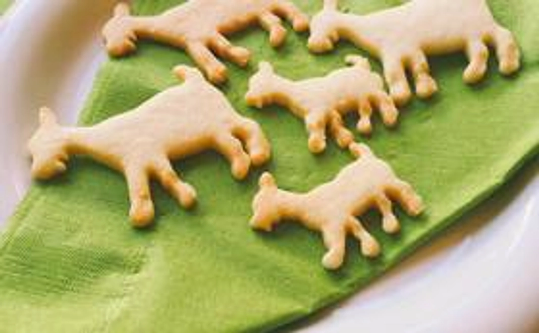 【女将の宿の宿泊補助券・山羊ミルクを使ったソフトクリーム無料券とスイーツのメリーセットをお送りします！】