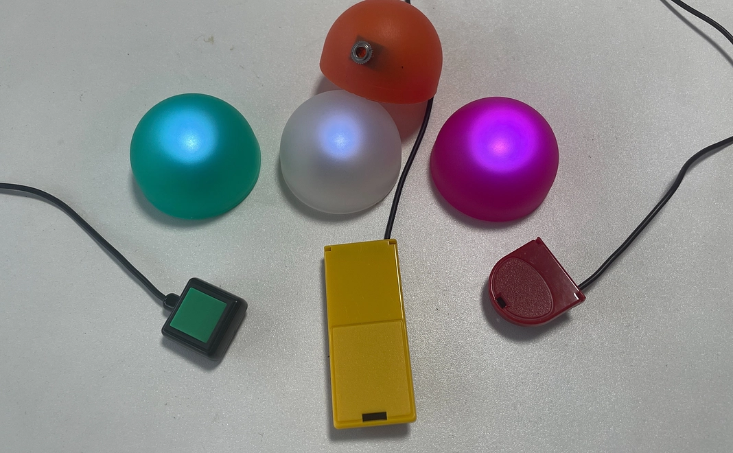 【限定10個】小型の入力スイッチ（いずれか１個）とLEDライトのセット・感謝のメール