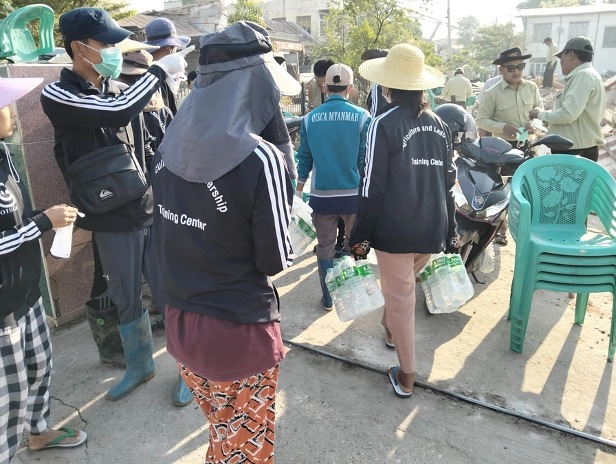 【支援現場報告】3月31日　ペットボトルの水支援