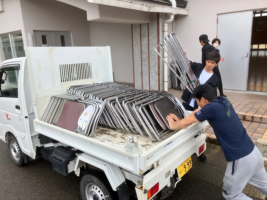 4/30 本番来場者様用の椅子を準備しました！