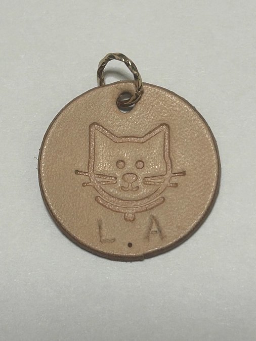 本革  ねこたすキーホルダー。