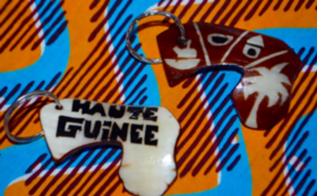 ギニアの子どもたちからの感謝を込めたサンクスムービーとキーホルダーをお届けいたします