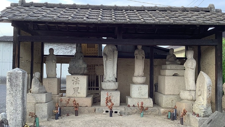 お地蔵様の覆いの修復をして昔のお接待の風習を復活させたい