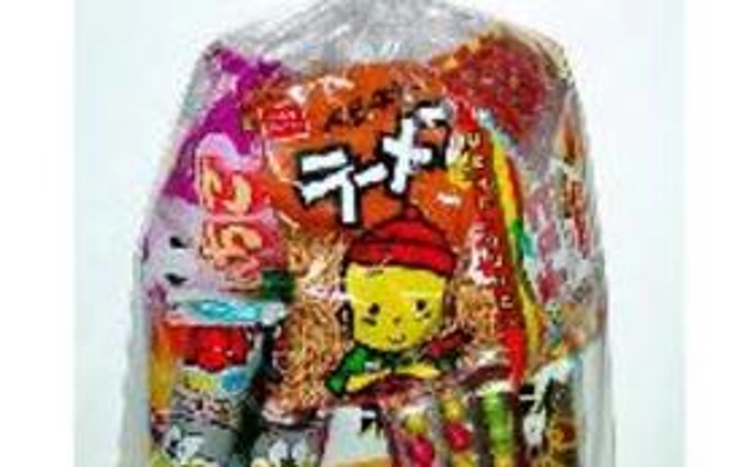 地元の駄菓子屋さんからのお菓子と名物梨サイダー！