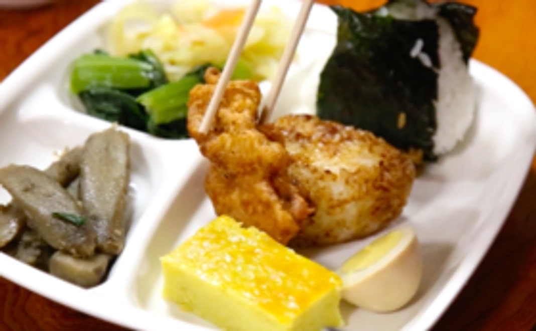 お礼のメール&会報誌&缶バッジ&食堂年間パスポート&食堂にお名前を掲載