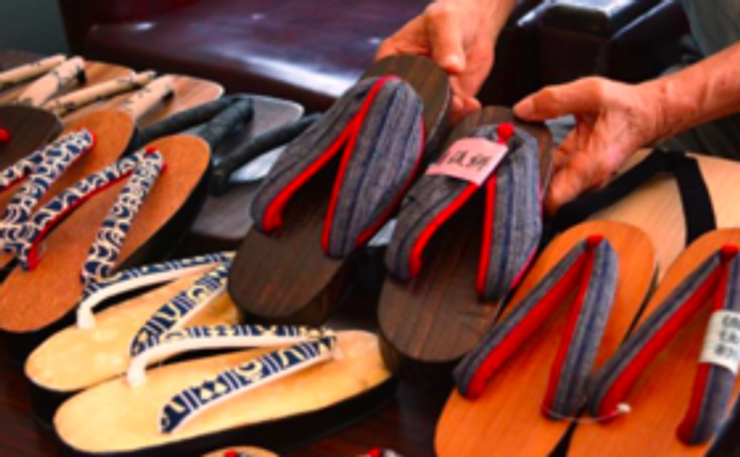 福山県の伝統下駄KMFオリジナルをお届け