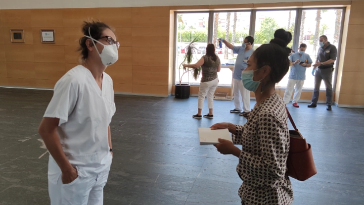 スペインマドリード:医療関係者の方達にマッサージをプレゼント