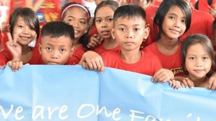 クリスマス!子どもたちに栄養価の高い食事と、本を届けよう!