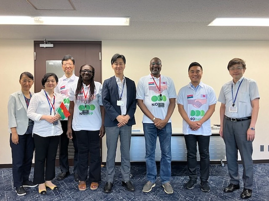 外務省 国際保健戦略官と懇談し、激励されました！