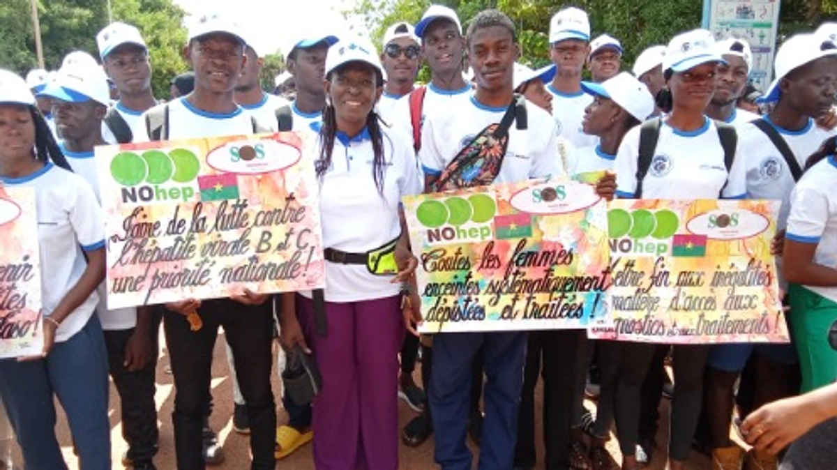 提携団体代表のオルタンスさんがブルキナファソ政府主催の肝炎イベントに登壇