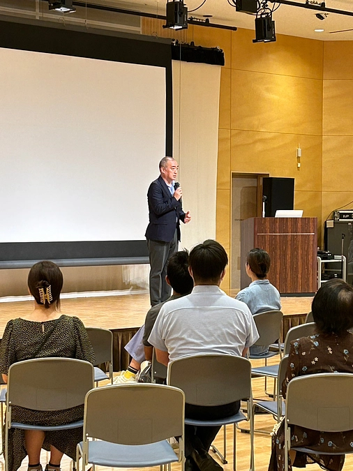 小谷野狭山市長がご訪問になられ、狭山市のがん対策について言及されました。