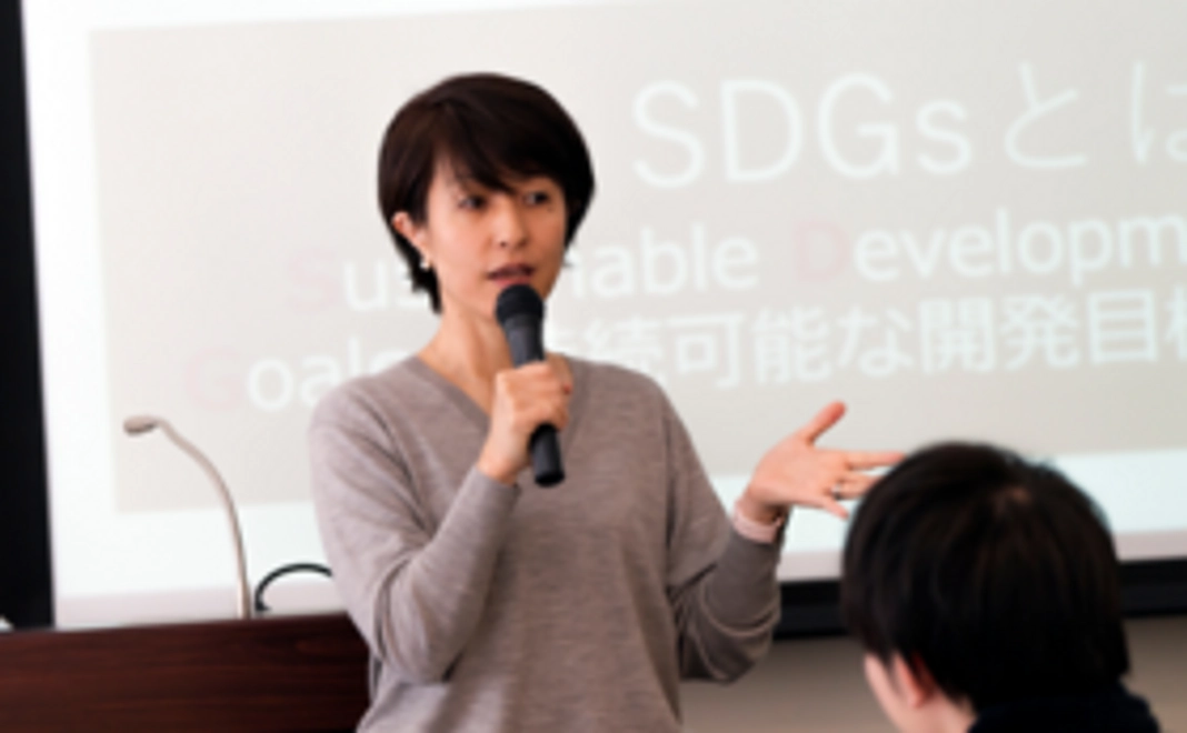L：代表の永井三岐子による講演会またはSDGsカードゲームを用いたワークショップの開催