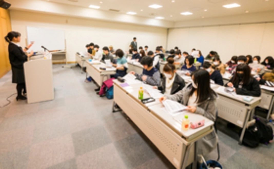 生徒からのお礼のビデオレターと活動報告書