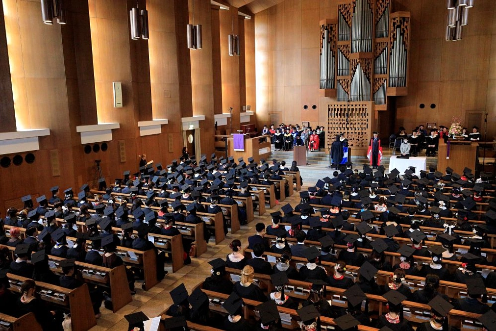 【ご報告】ウクライナ学生2名が晴れてICUを卒業いたしました