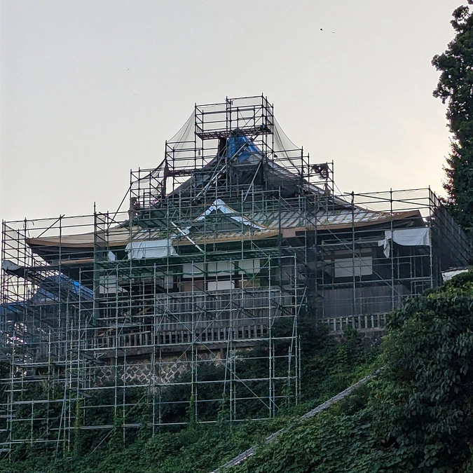 足場の上に登ってみました