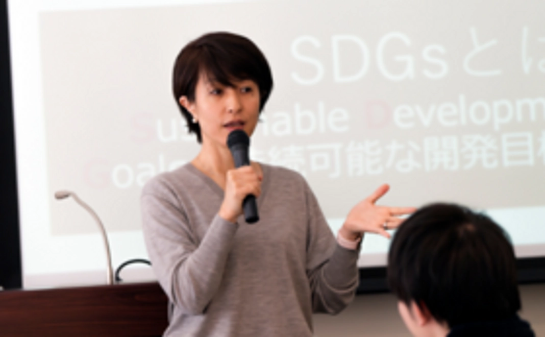 M：代表永井三岐子による講演会一回およびワークショップ一回を含む1年間いろいろ相談したり、壁打ちできる権利