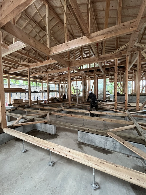 祝上棟式！ 長い梅雨も社務所建設は順調に進んでおります。