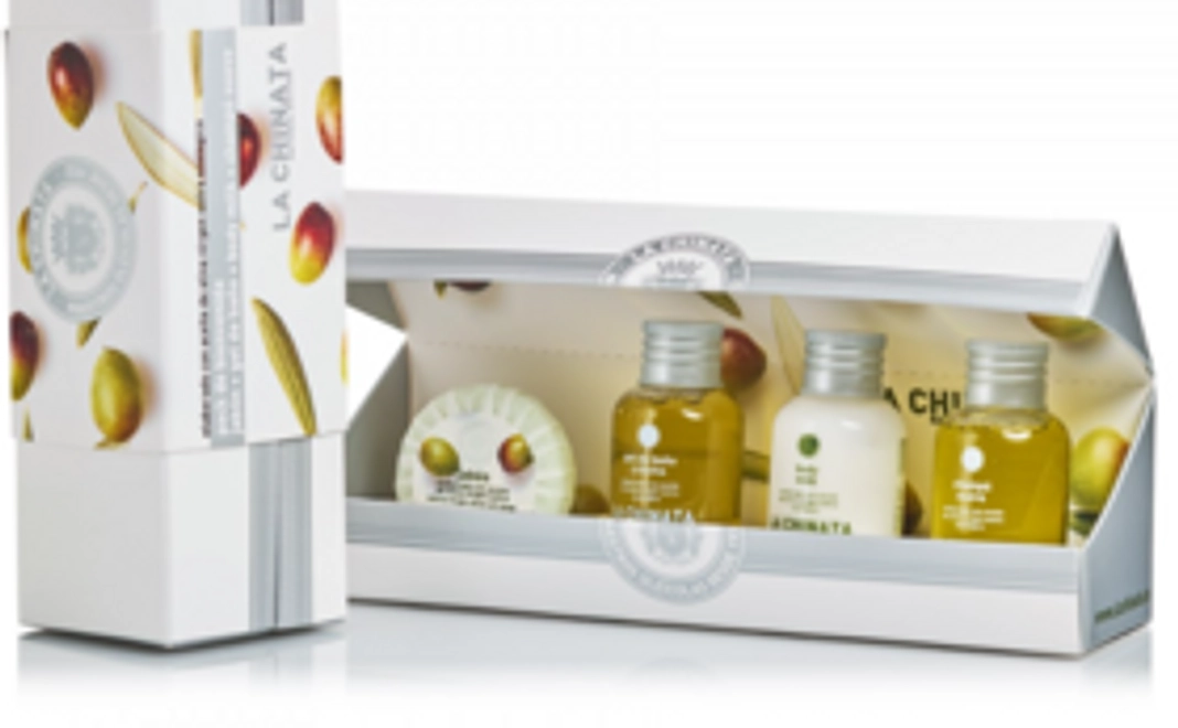 お礼のメッセージ+活動報告書+LA CHINATA石鹸もしくはリップクリーム