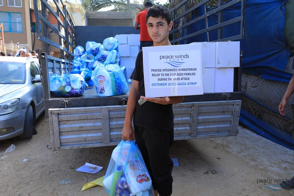 緊急支援の第3弾となる食料・衛生用品の配布を行いました