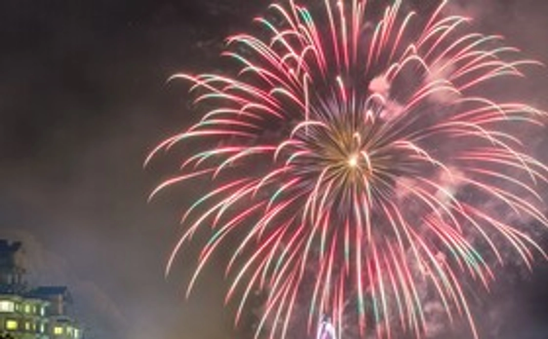 ①感謝のメール、花火のお写真