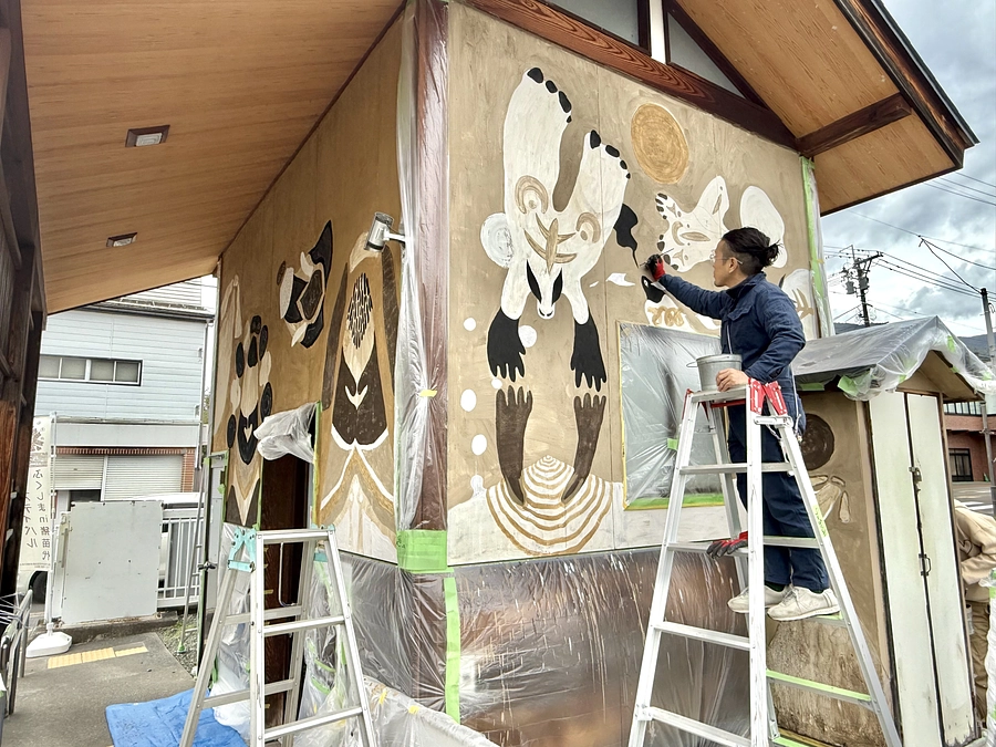 猪苗代湖の水草『菱』の絵の具が登場！『ウォールアートフェスティバル in 猪苗代2025』