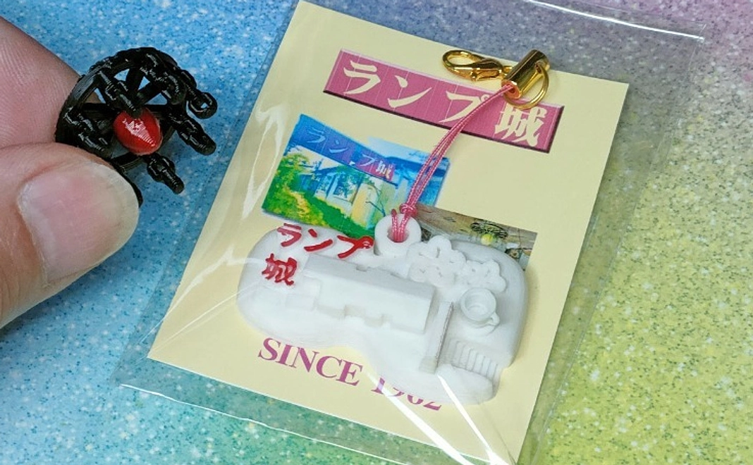 ミニシャンデリアとランプ城オリジナルキーホルダープレゼント