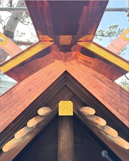 伊勢神宮の木材で御稲御倉が蘇ります。