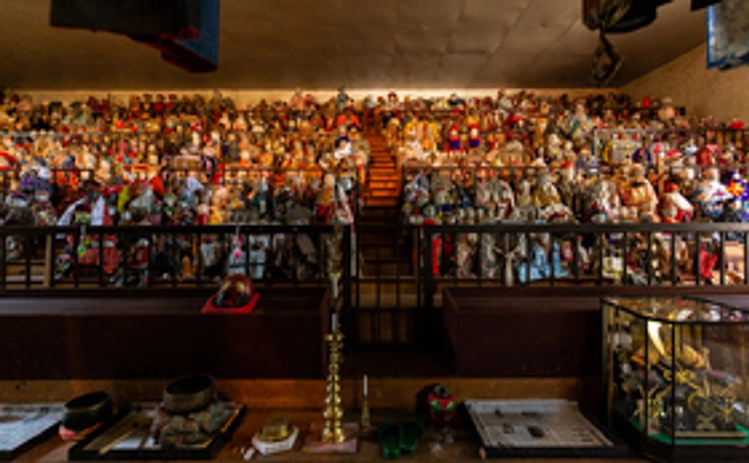 B：写真集『Talking to The Dead』（海外在住者向け）