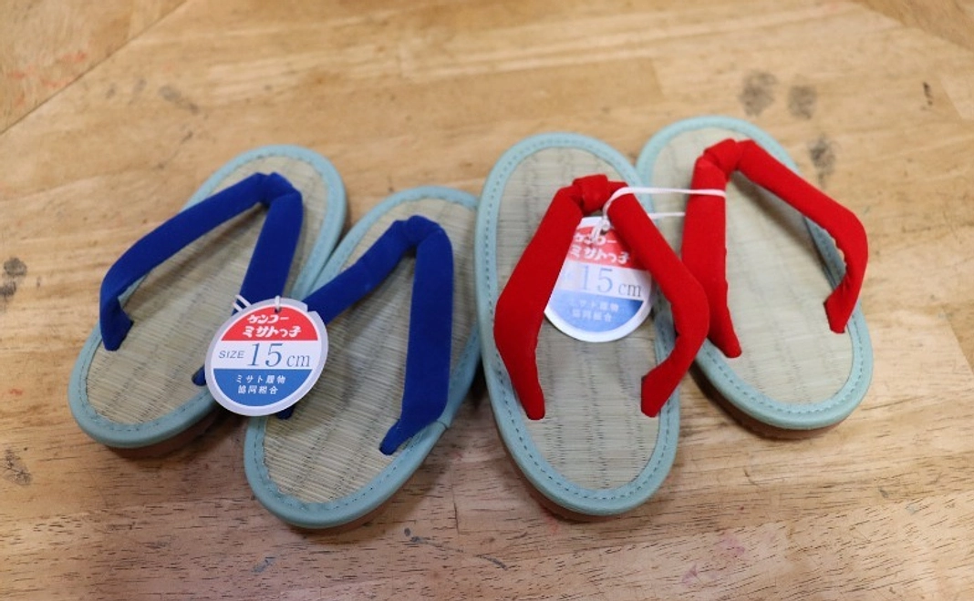 子ども達や先生達が保育園で履いているみさとっこ草履