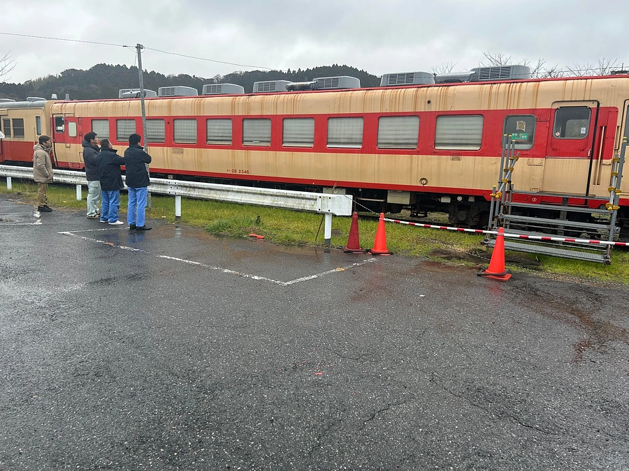 本日は車体板金、塗装の施工業者様と打合せいたしました。