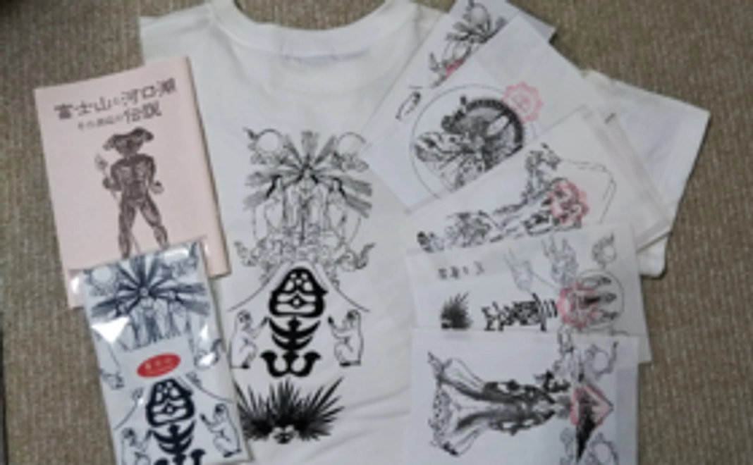 絵柄は江戸時代の木版画から作ったもの。河口湖周辺の伝説を集めた小冊子。うめやアネックスの宿泊優待券をセットで。