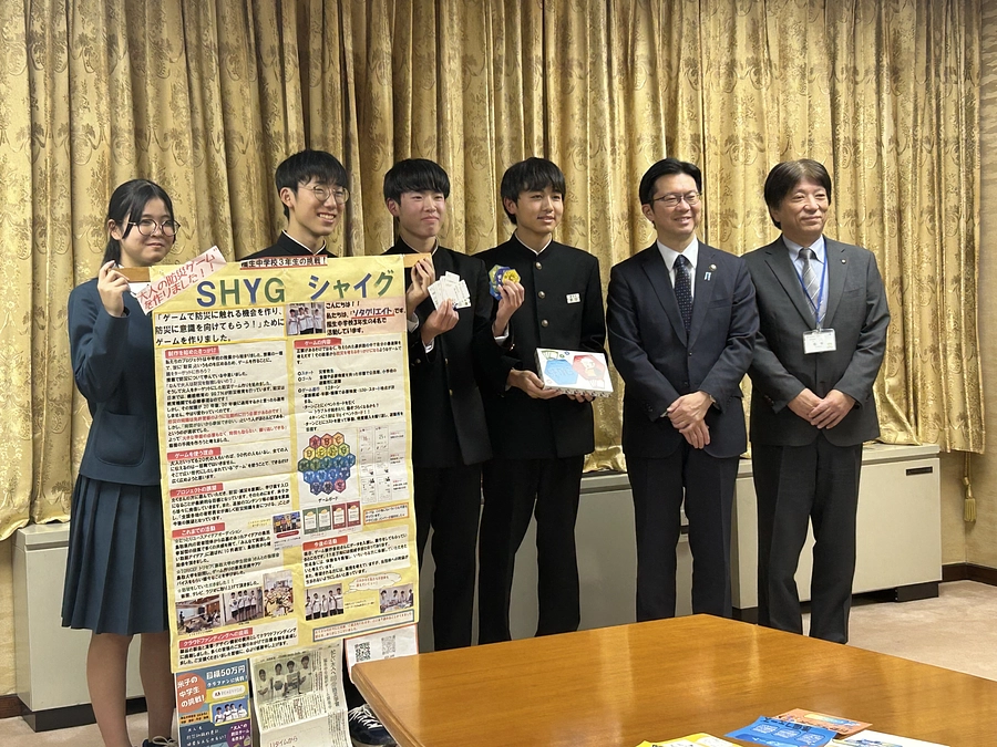 市役所で表敬訪問しました